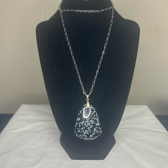 Jewelry - Elegant Snowflake Obsidian Pendant Necklace